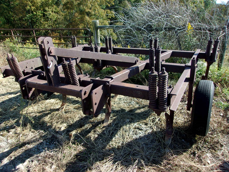 Used chisel plow for sale at Baker & Sons Equipment Co.